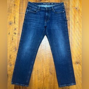 Amazon Essentials Athletic Fit Jeans Size 33x28